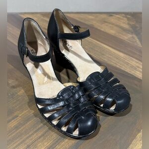 Softspots Sandals Womens 10M Tatianna Ankle Strap Low Wedge Black Leather Casual